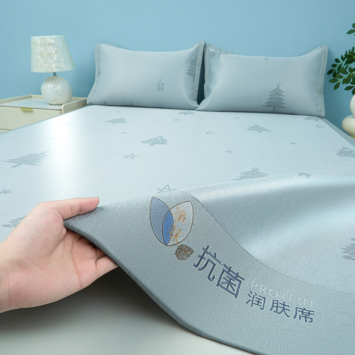 91家纺网 家纺一手货源 找家纺 玖明家纺 2026新款A类精品加厚净味抗菌凉感冰丝席三件套藤席凉席 梦幻森林-灰