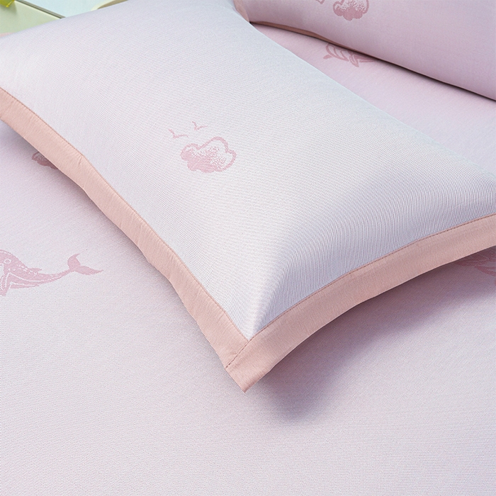 91家纺网 家纺一手货源 找家纺 玖明家纺 2026新款A类精品加厚净味抗菌凉感冰丝席三件套藤席凉席 鲸鱼-粉