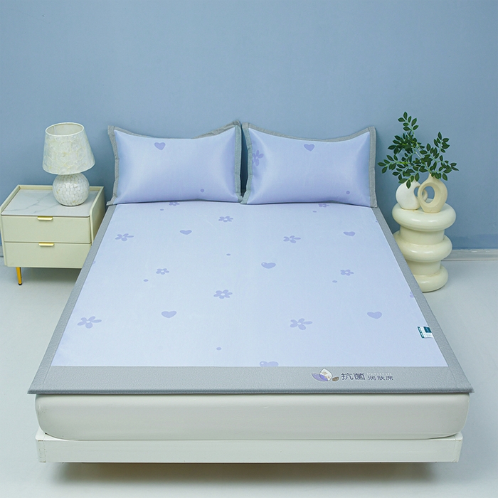 91家纺网 家纺一手货源 找家纺 玖明家纺 2026新款A类精品加厚净味抗菌凉感冰丝席三件套藤席凉席 繁花·花漫山-兰