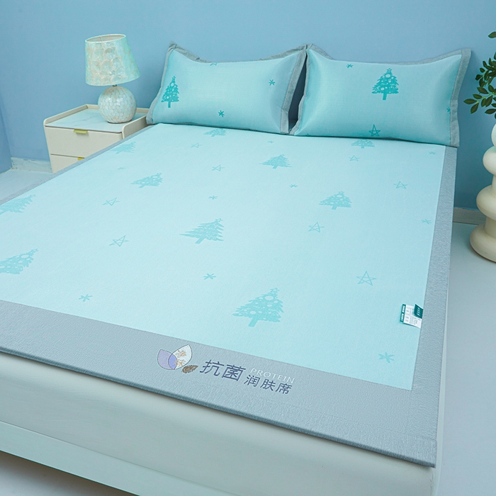 91家纺网 家纺一手货源 找家纺 玖明家纺 2026新款A类精品加厚净味抗菌凉感冰丝席三件套藤席凉席 梦幻森林-绿