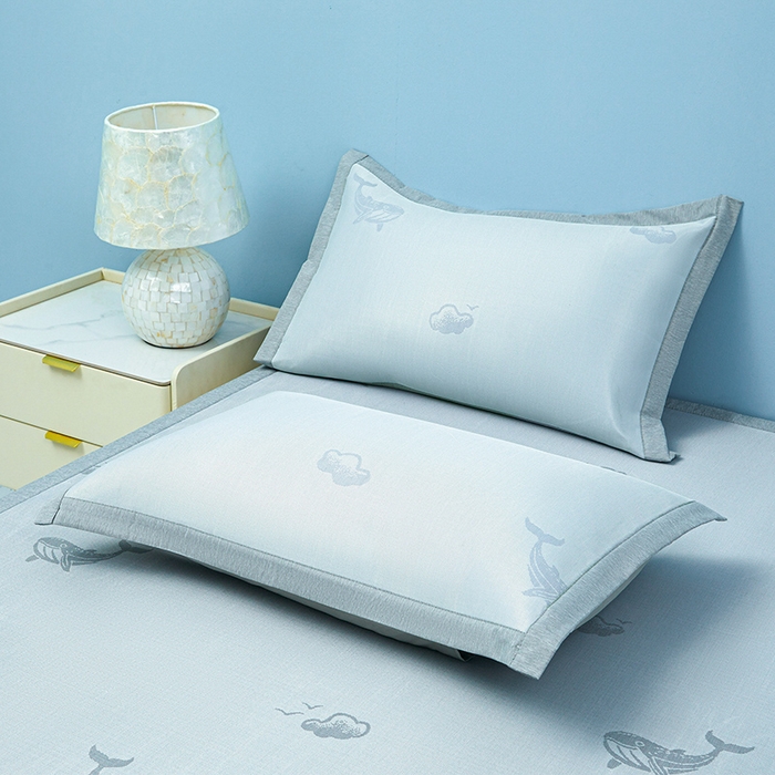 91家纺网 家纺一手货源 找家纺 玖明家纺 2026新款A类精品加厚净味抗菌凉感冰丝席三件套藤席凉席 鲸鱼-灰