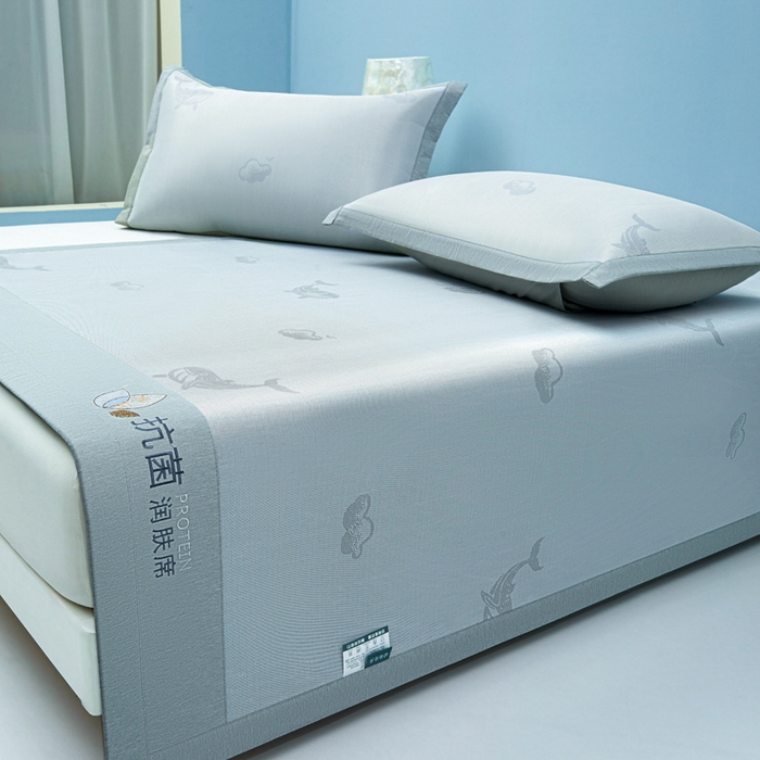 91家纺网 家纺一手货源 找家纺 玖明家纺 2026新款A类精品加厚净味抗菌凉感冰丝席三件套藤席凉席 鲸鱼-灰