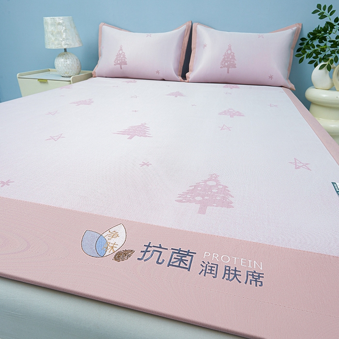 91家纺网 家纺一手货源 找家纺 玖明家纺 2026新款A类精品加厚净味抗菌凉感冰丝席三件套藤席凉席 梦幻森林-粉