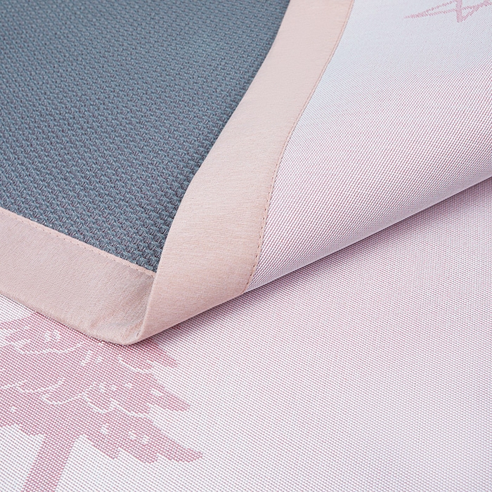 91家纺网 家纺一手货源 找家纺 玖明家纺 2026新款A类精品加厚净味抗菌凉感冰丝席三件套藤席凉席 梦幻森林-粉