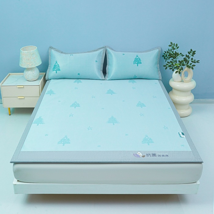 91家纺网 家纺一手货源 找家纺 玖明家纺 2026新款A类精品加厚净味抗菌凉感冰丝席三件套藤席凉席 梦幻森林-绿