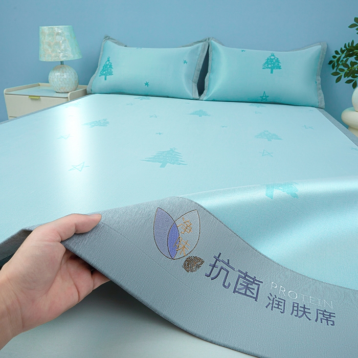 91家纺网 家纺一手货源 找家纺 玖明家纺 2026新款A类精品加厚净味抗菌凉感冰丝席三件套藤席凉席 梦幻森林-绿