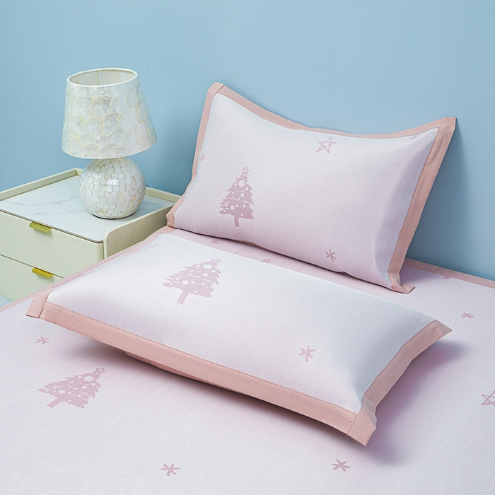 91家纺网 家纺一手货源 找家纺 玖明家纺 2026新款A类精品加厚净味抗菌凉感冰丝席三件套藤席凉席 梦幻森林-粉