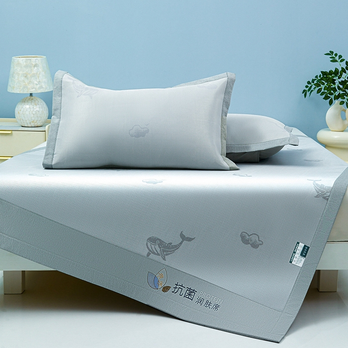 91家纺网 家纺一手货源 找家纺 玖明家纺 2026新款A类精品加厚净味抗菌凉感冰丝席三件套藤席凉席 鲸鱼-灰