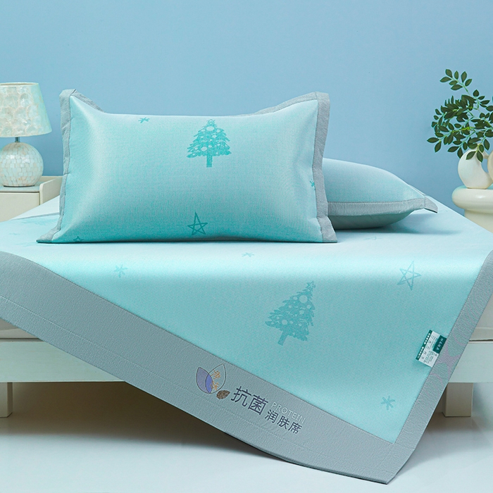 91家纺网 家纺一手货源 找家纺 玖明家纺 2026新款A类精品加厚净味抗菌凉感冰丝席三件套藤席凉席 梦幻森林-绿