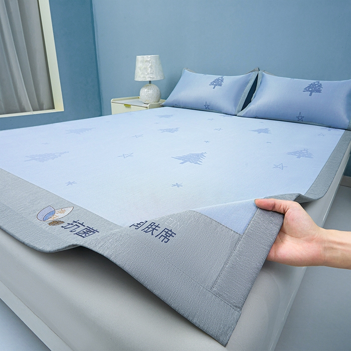 91家纺网 家纺一手货源 找家纺 玖明家纺 2026新款A类精品加厚净味抗菌凉感冰丝席三件套藤席凉席 梦幻森林-兰