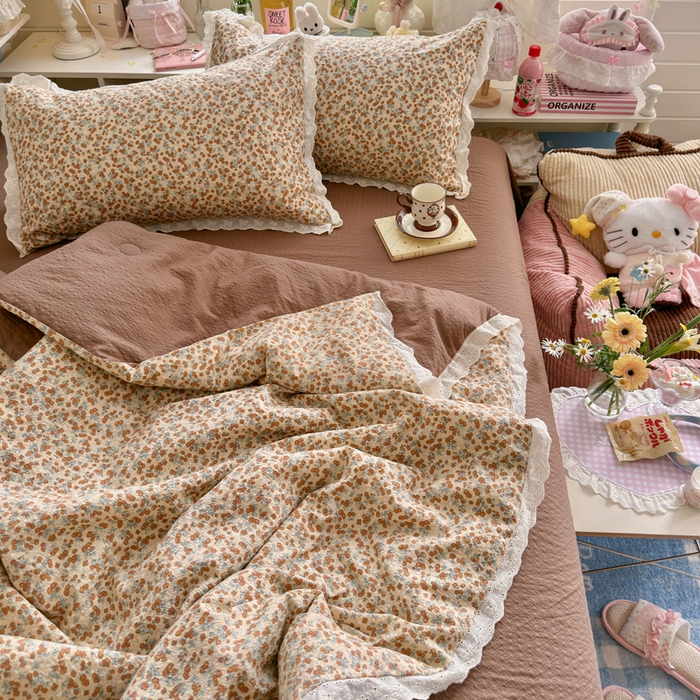 91家纺网 家纺一手货源 找家纺 几禾 2026新款泡芙纱全棉蕾丝花边夏被-花笺系列（甜系花边撞入梦境，软乎乎的质感，治愈所有疲惫） 花笺-暖橘枝
