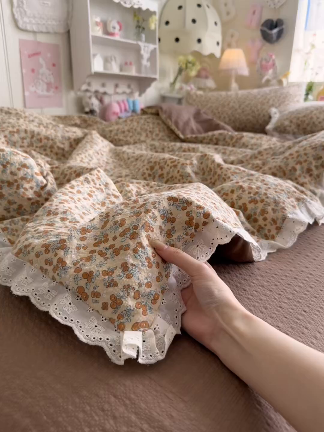 91家纺网 家纺一手货源 找家纺 几禾 2026新款泡芙纱全棉蕾丝花边夏被-花笺系列（甜系花边撞入梦境，软乎乎的质感，治愈所有疲惫） 花笺-暖橘枝