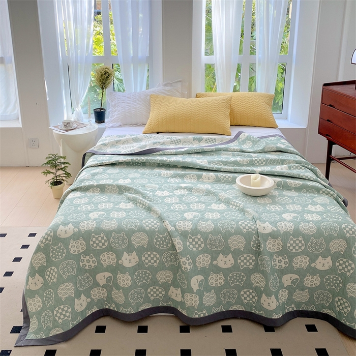 91家纺网 家纺一手货源 找家纺 云天家纺 2026新款A类全棉三层纱多功能毛巾被（盖毯床单夏被） 百变猫咪-绿