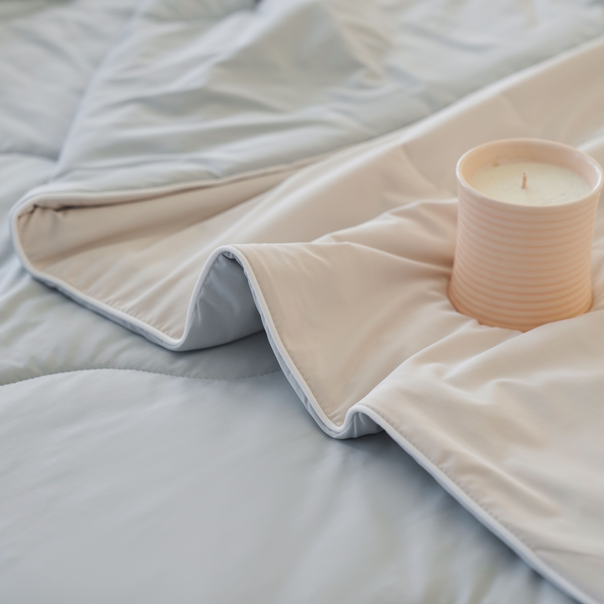 91家纺网 家纺一手货源 找家纺 亿梵家居 2026新款西瓜啵啵凉感夏被夏凉被空调被 轻奢灰-浅奶咖