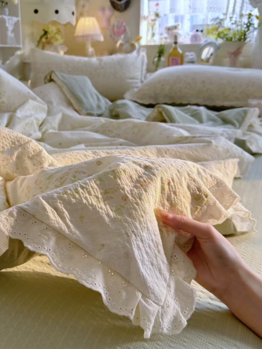 91家纺网 家纺一手货源 找家纺 几禾 2026新款泡芙纱全棉蕾丝花边夏被-花笺系列（甜系花边撞入梦境，软乎乎的质感，治愈所有疲惫） 花笺-浅夏花信