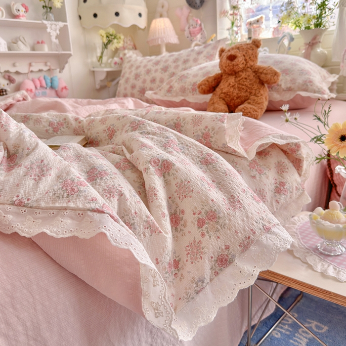 91家纺网 家纺一手货源 找家纺 几禾 2026新款泡芙纱全棉蕾丝花边夏被-花笺系列（甜系花边撞入梦境，软乎乎的质感，治愈所有疲惫） 花笺-日光漫游