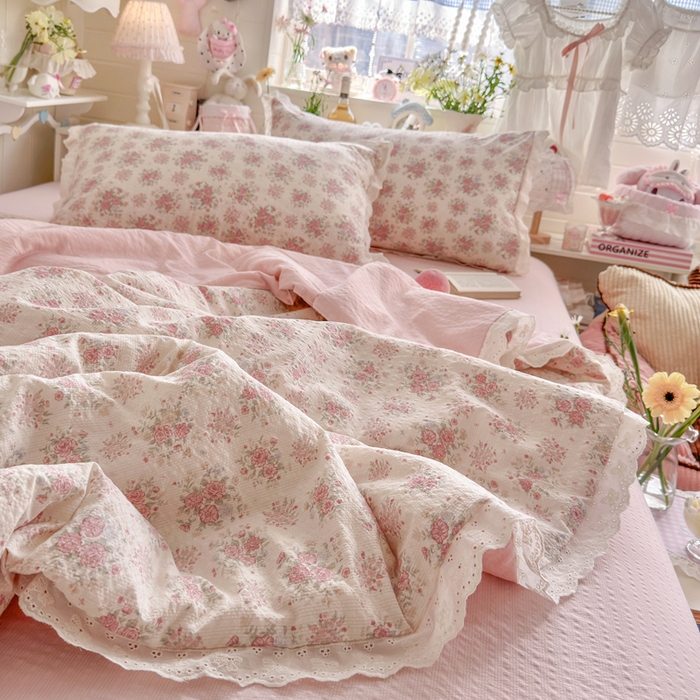 91家纺网 家纺一手货源 找家纺 几禾 2026新款泡芙纱全棉蕾丝花边夏被-花笺系列（甜系花边撞入梦境，软乎乎的质感，治愈所有疲惫） 花笺-日光漫游