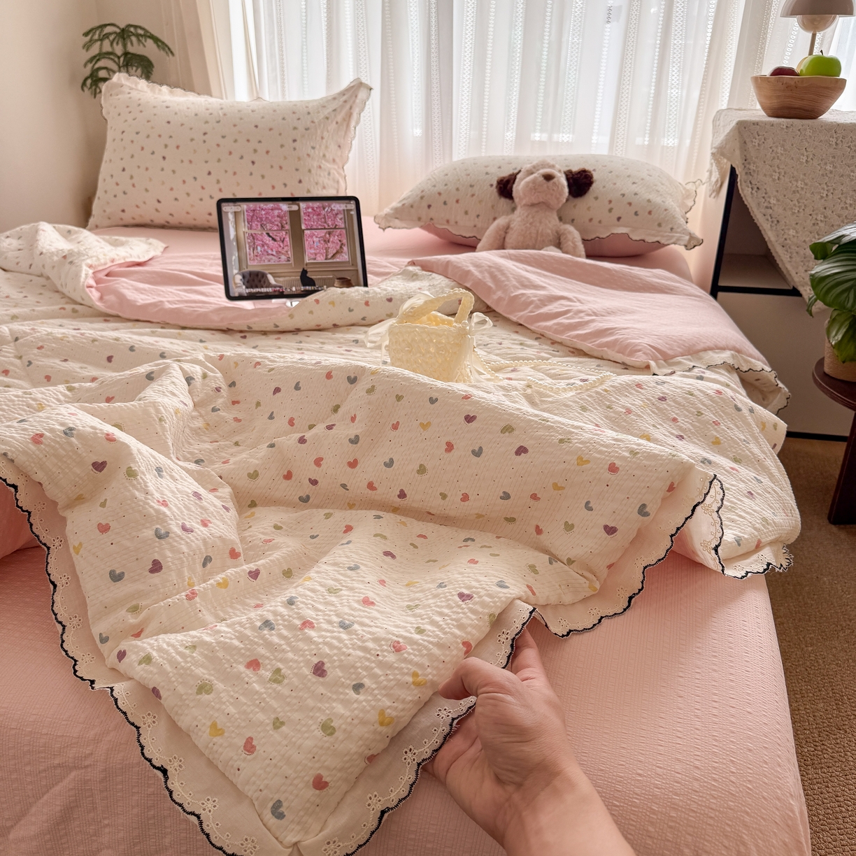 91家纺网 家纺一手货源 找家纺 欧尚 2026新款蕾丝花边夏被款四件套 彩心点点