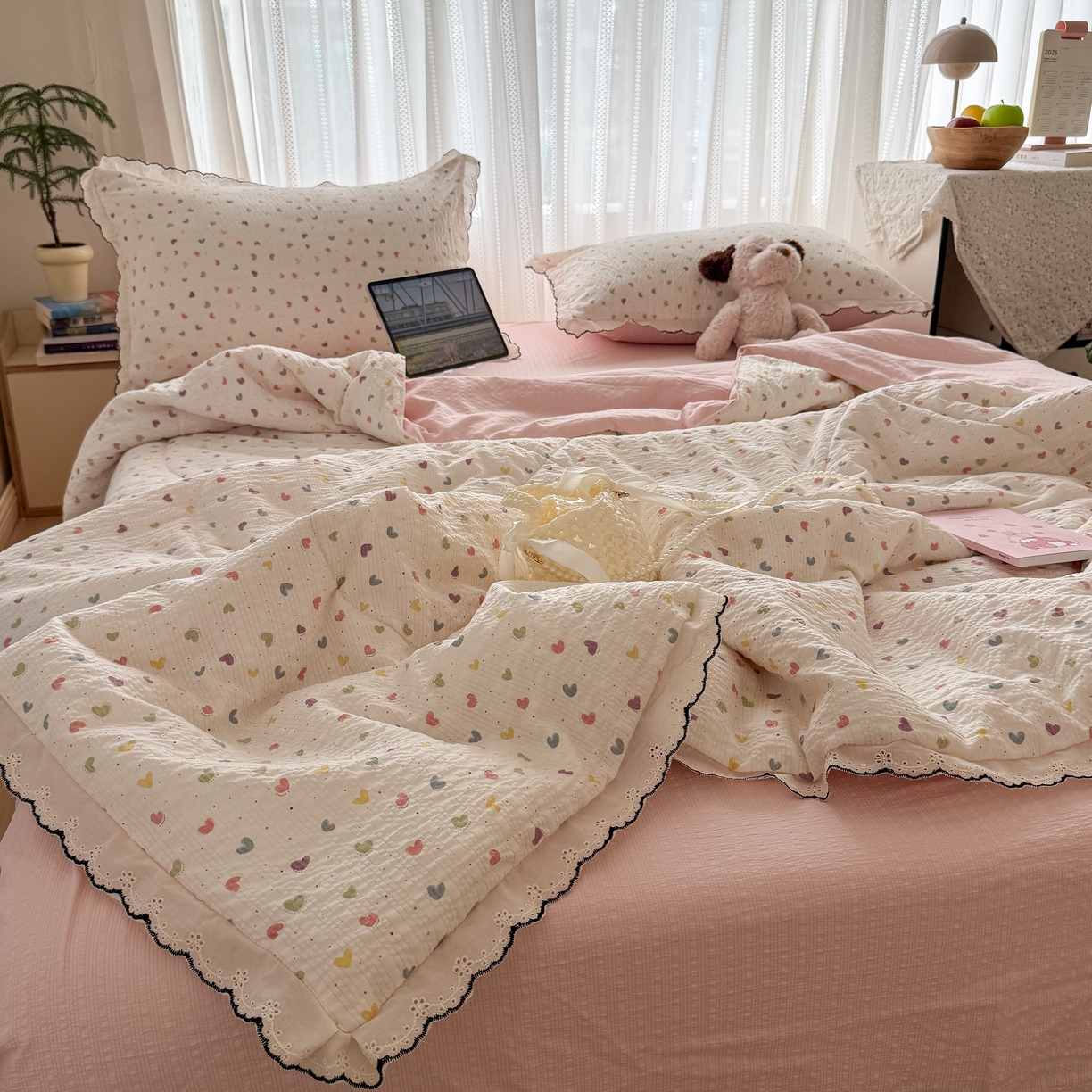 91家纺网 家纺一手货源 找家纺 欧尚 2026新款蕾丝花边夏被款四件套 彩心点点