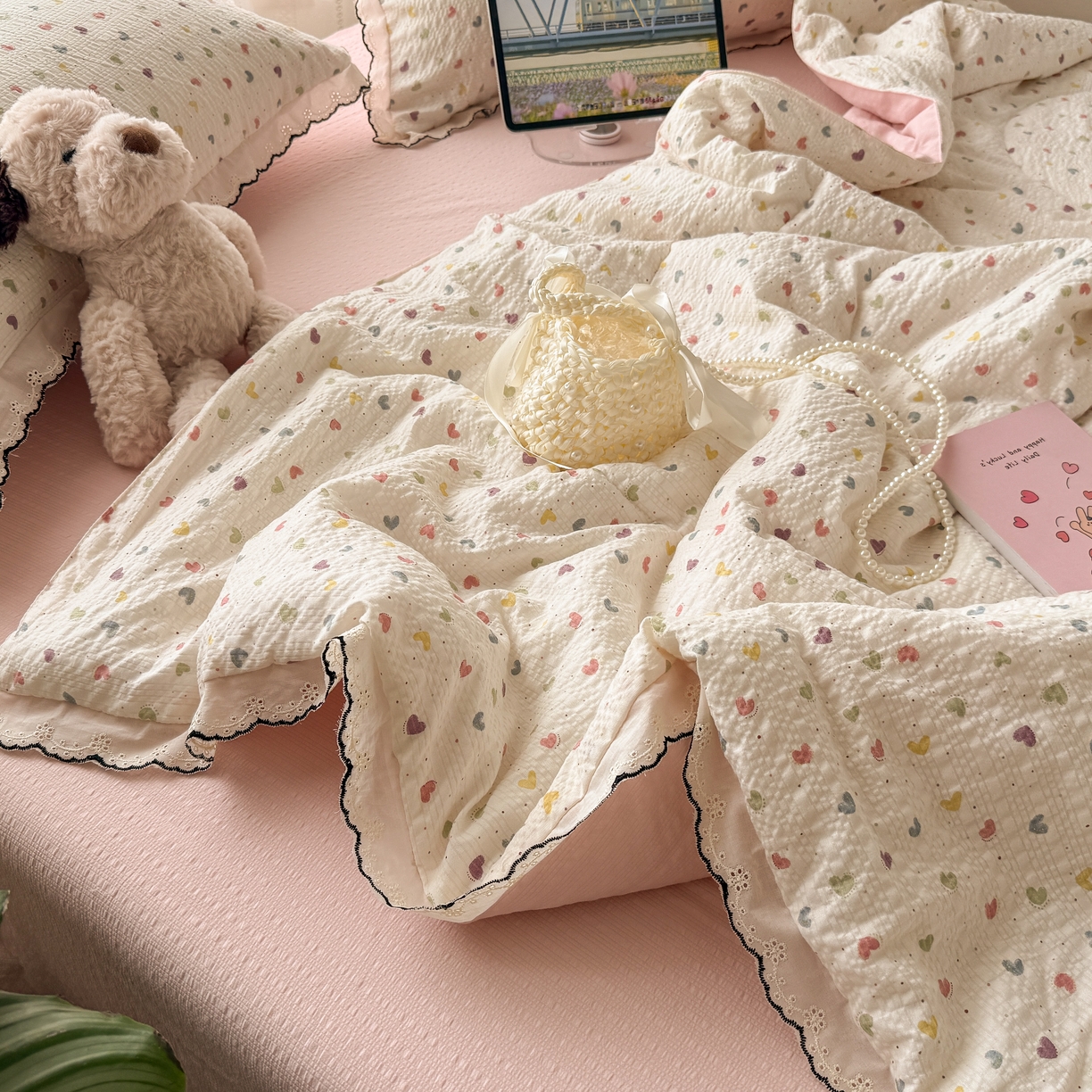 91家纺网 家纺一手货源 找家纺 欧尚 2026新款蕾丝花边夏被款四件套 彩心点点