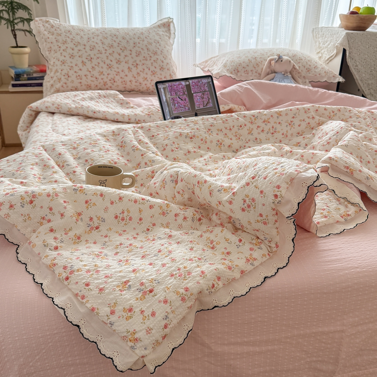 91家纺网 家纺一手货源 找家纺 欧尚 2026新款蕾丝花边夏被款四件套 粉黛