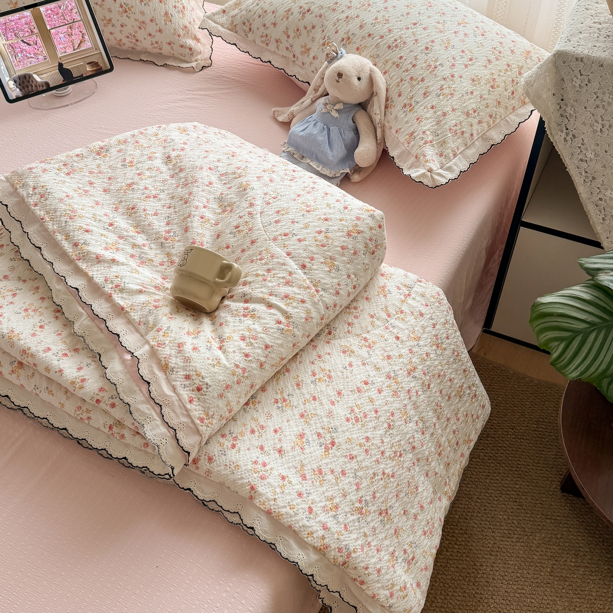 91家纺网 家纺一手货源 找家纺 欧尚 2026新款蕾丝花边夏被款四件套 粉黛