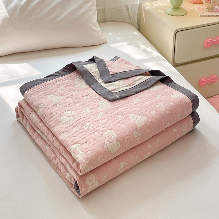 91家纺网 家纺一手货源 找家纺 云天家纺 2026新款A类全棉三层纱多功能毛巾被（盖毯床单夏被） 萌宠小狗-粉