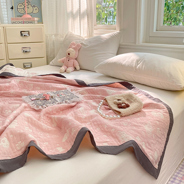 91家纺网 家纺一手货源 找家纺 云天家纺 2026新款A类全棉三层纱多功能毛巾被（盖毯床单夏被） 萌宠小狗-粉