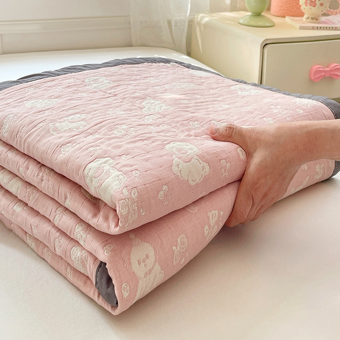 91家纺网 家纺一手货源 找家纺 云天家纺 2026新款A类全棉三层纱多功能毛巾被（盖毯床单夏被） 萌宠小狗-粉