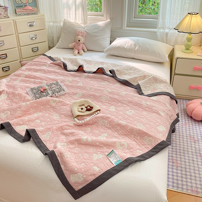 91家纺网 家纺一手货源 找家纺 云天家纺 2026新款A类全棉三层纱多功能毛巾被（盖毯床单夏被） 萌宠小狗-粉