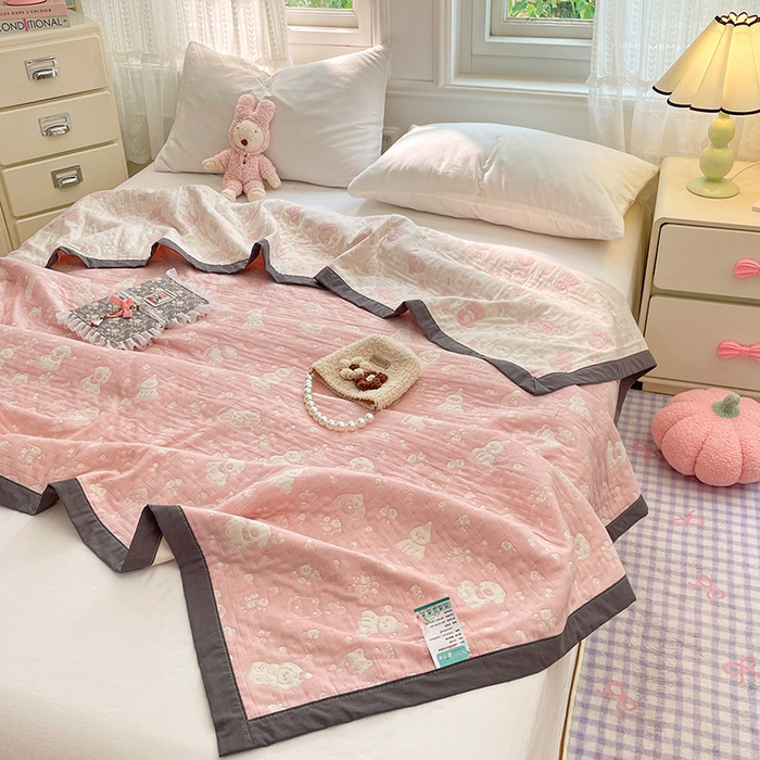 91家纺网 家纺一手货源 找家纺 云天家纺 2026新款A类全棉三层纱多功能毛巾被（盖毯床单夏被） 萌宠小狗-粉