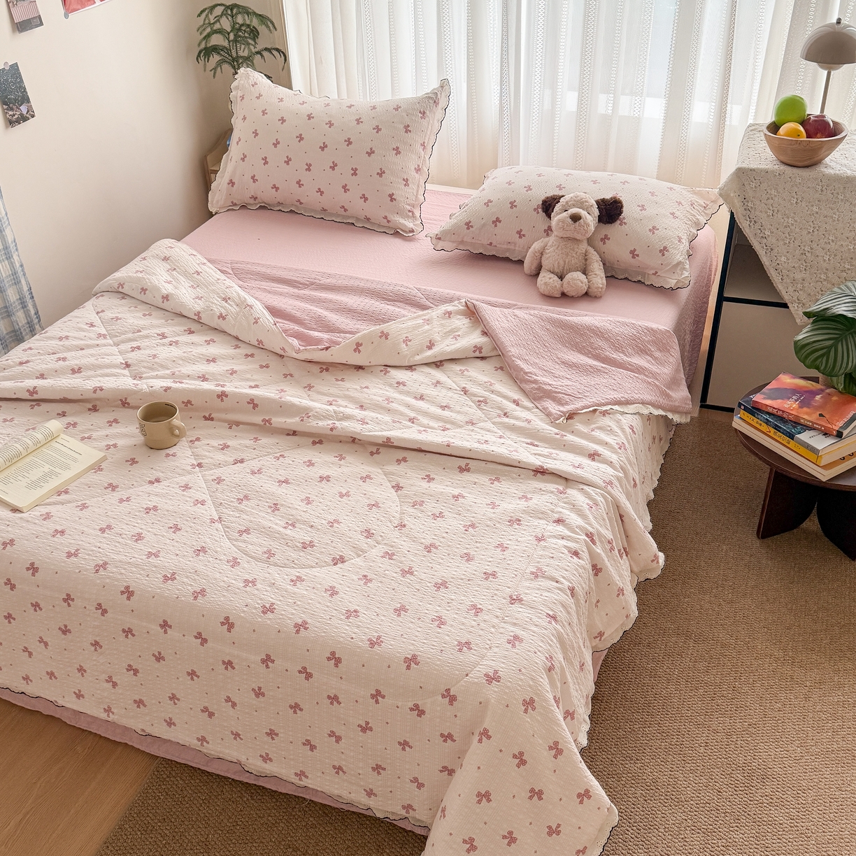 91家纺网 家纺一手货源 找家纺 欧尚 2026新款蕾丝花边夏被款四件套 粉色蝴蝶结