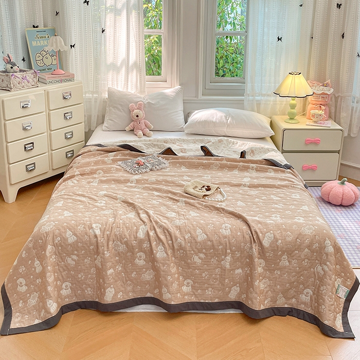 91家纺网 家纺一手货源 找家纺 云天家纺 2026新款A类全棉三层纱多功能毛巾被（盖毯床单夏被） 萌宠小狗-咖