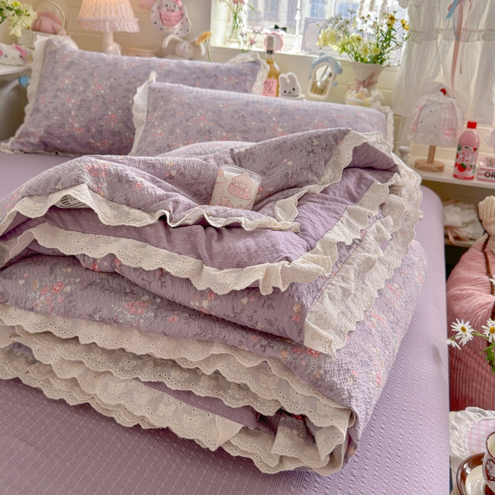 91家纺网 家纺一手货源 找家纺 几禾 2026新款泡芙纱全棉蕾丝花边夏被-花笺系列（甜系花边撞入梦境，软乎乎的质感，治愈所有疲惫） 花笺-松间茶事