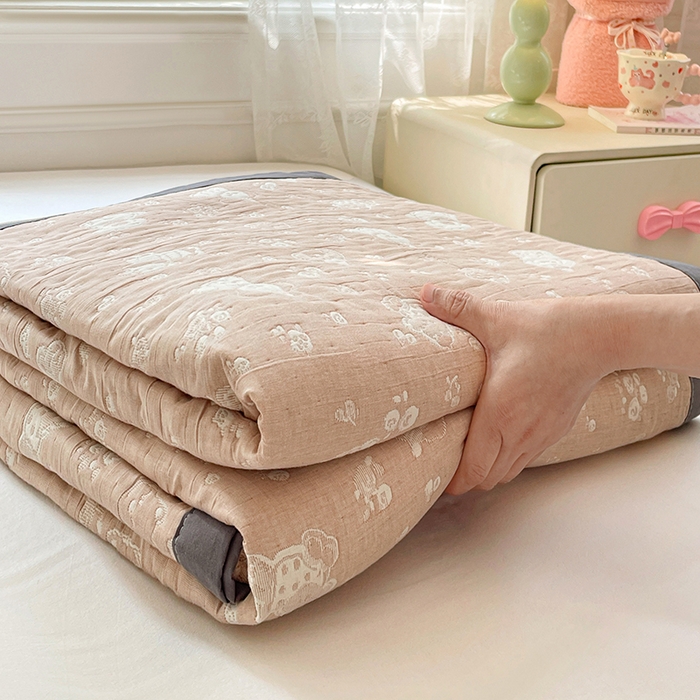 91家纺网 家纺一手货源 找家纺 云天家纺 2026新款A类全棉三层纱多功能毛巾被（盖毯床单夏被） 萌宠小狗-咖