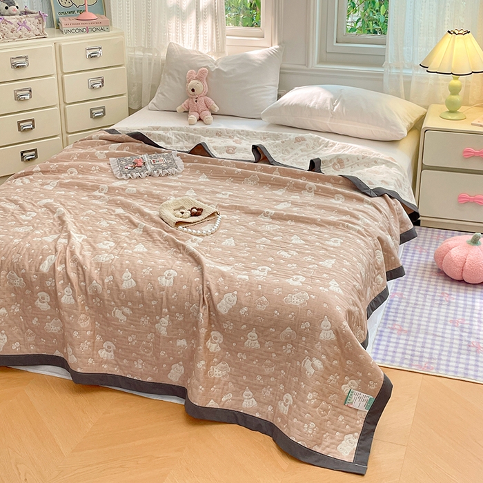 91家纺网 家纺一手货源 找家纺 云天家纺 2026新款A类全棉三层纱多功能毛巾被（盖毯床单夏被） 萌宠小狗-咖