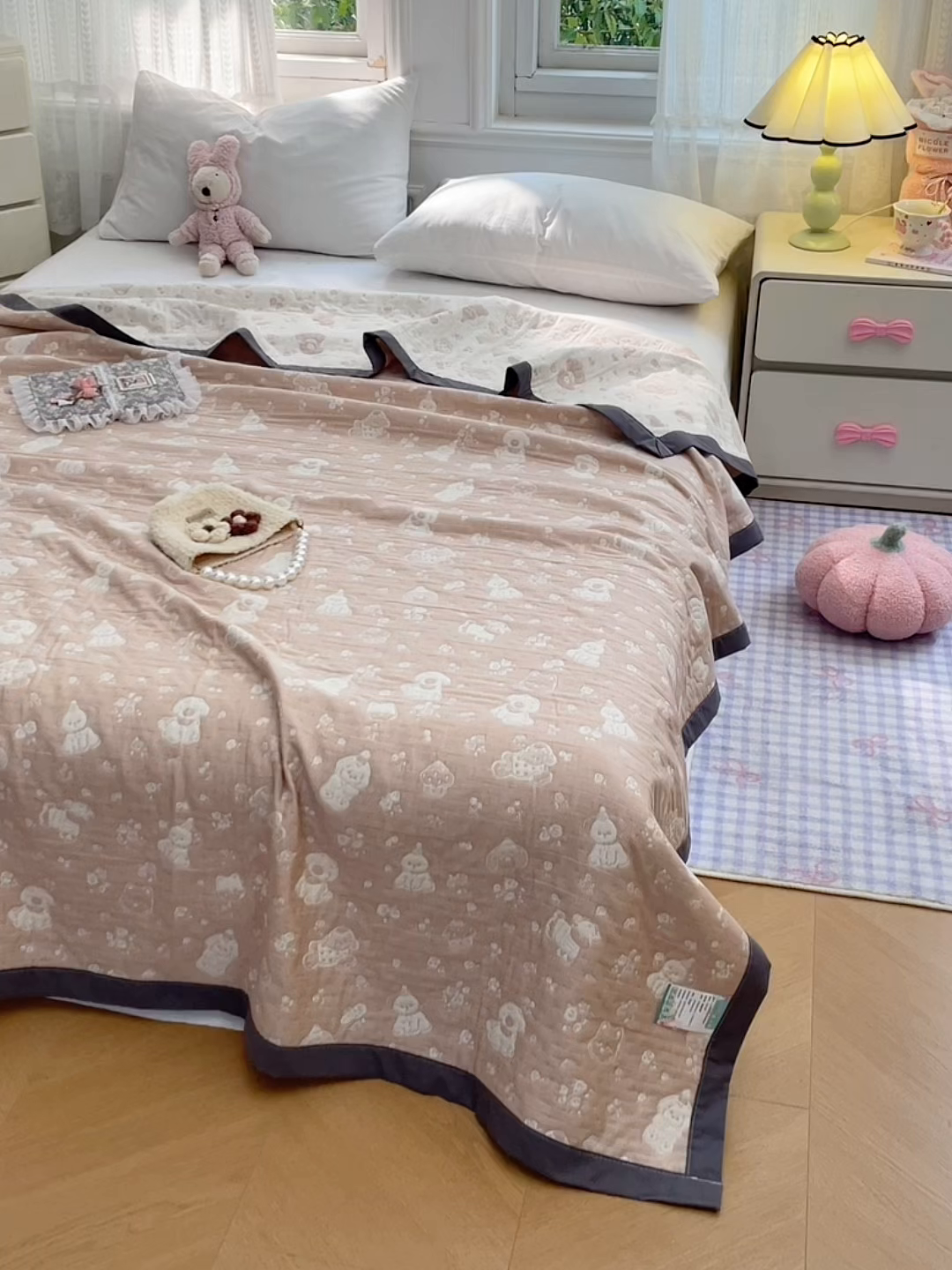 91家纺网 家纺一手货源 找家纺 云天家纺 2026新款A类全棉三层纱多功能毛巾被（盖毯床单夏被） 萌宠小狗-咖