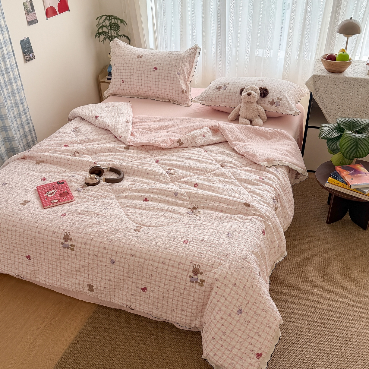 91家纺网 家纺一手货源 找家纺 欧尚 2026新款蕾丝花边夏被款四件套 格系萌兔