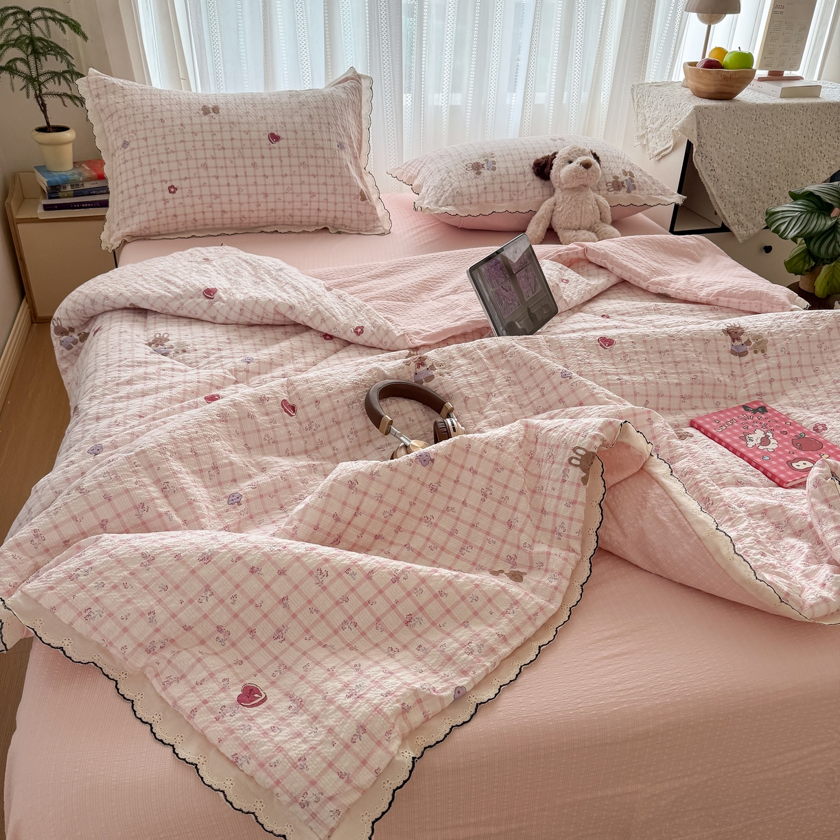 91家纺网 家纺一手货源 找家纺 欧尚 2026新款蕾丝花边夏被款四件套 格系萌兔