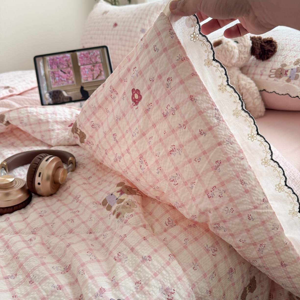 91家纺网 家纺一手货源 找家纺 欧尚 2026新款蕾丝花边夏被款四件套 格系萌兔