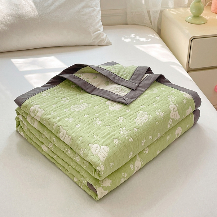 91家纺网 家纺一手货源 找家纺 云天家纺 2026新款A类全棉三层纱多功能毛巾被（盖毯床单夏被） 萌宠小狗-绿
