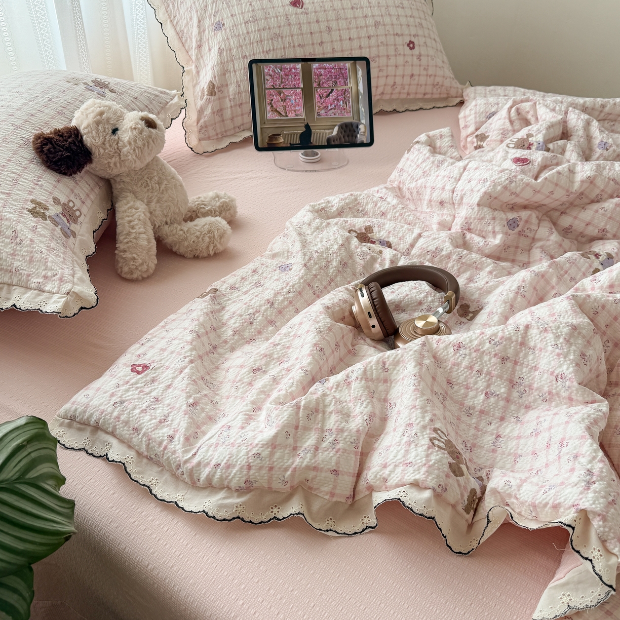 91家纺网 家纺一手货源 找家纺 欧尚 2026新款蕾丝花边夏被款四件套 格系萌兔