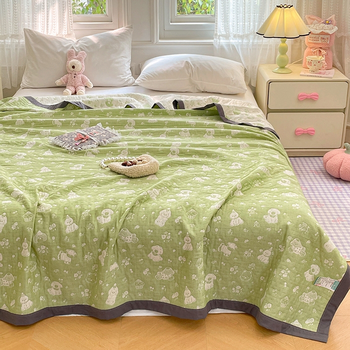 91家纺网 家纺一手货源 找家纺 云天家纺 2026新款A类全棉三层纱多功能毛巾被（盖毯床单夏被） 萌宠小狗-绿