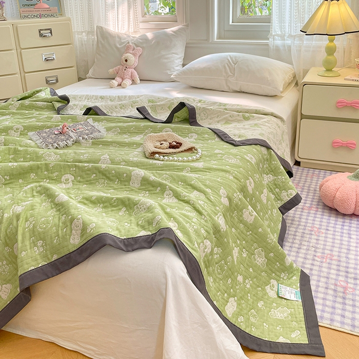 91家纺网 家纺一手货源 找家纺 云天家纺 2026新款A类全棉三层纱多功能毛巾被（盖毯床单夏被） 萌宠小狗-绿