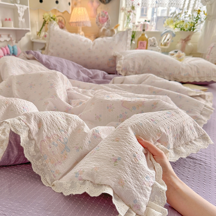 91家纺网 家纺一手货源 找家纺 几禾 2026新款泡芙纱全棉蕾丝花边夏被-花笺系列（甜系花边撞入梦境，软乎乎的质感，治愈所有疲惫） 花笺-碎花藏甜