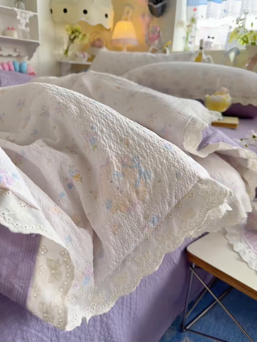 91家纺网 家纺一手货源 找家纺 几禾 2026新款泡芙纱全棉蕾丝花边夏被-花笺系列（甜系花边撞入梦境，软乎乎的质感，治愈所有疲惫） 花笺-碎花藏甜