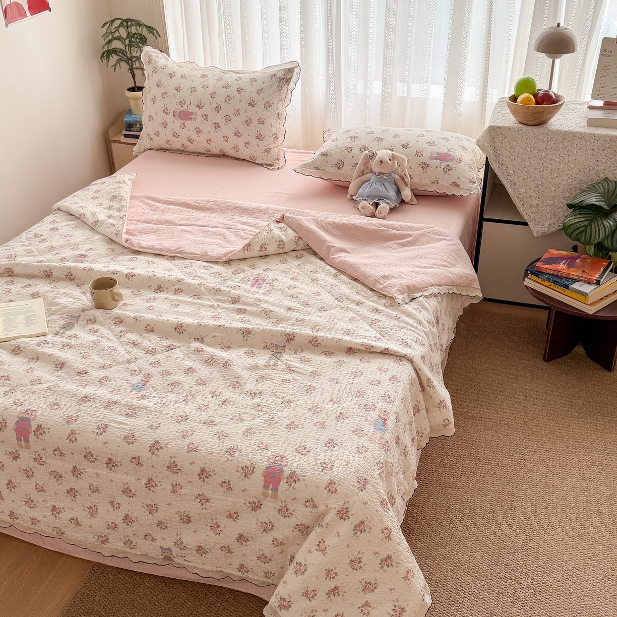 91家纺网 家纺一手货源 找家纺 欧尚 2026新款蕾丝花边夏被款四件套 花丛萌兔