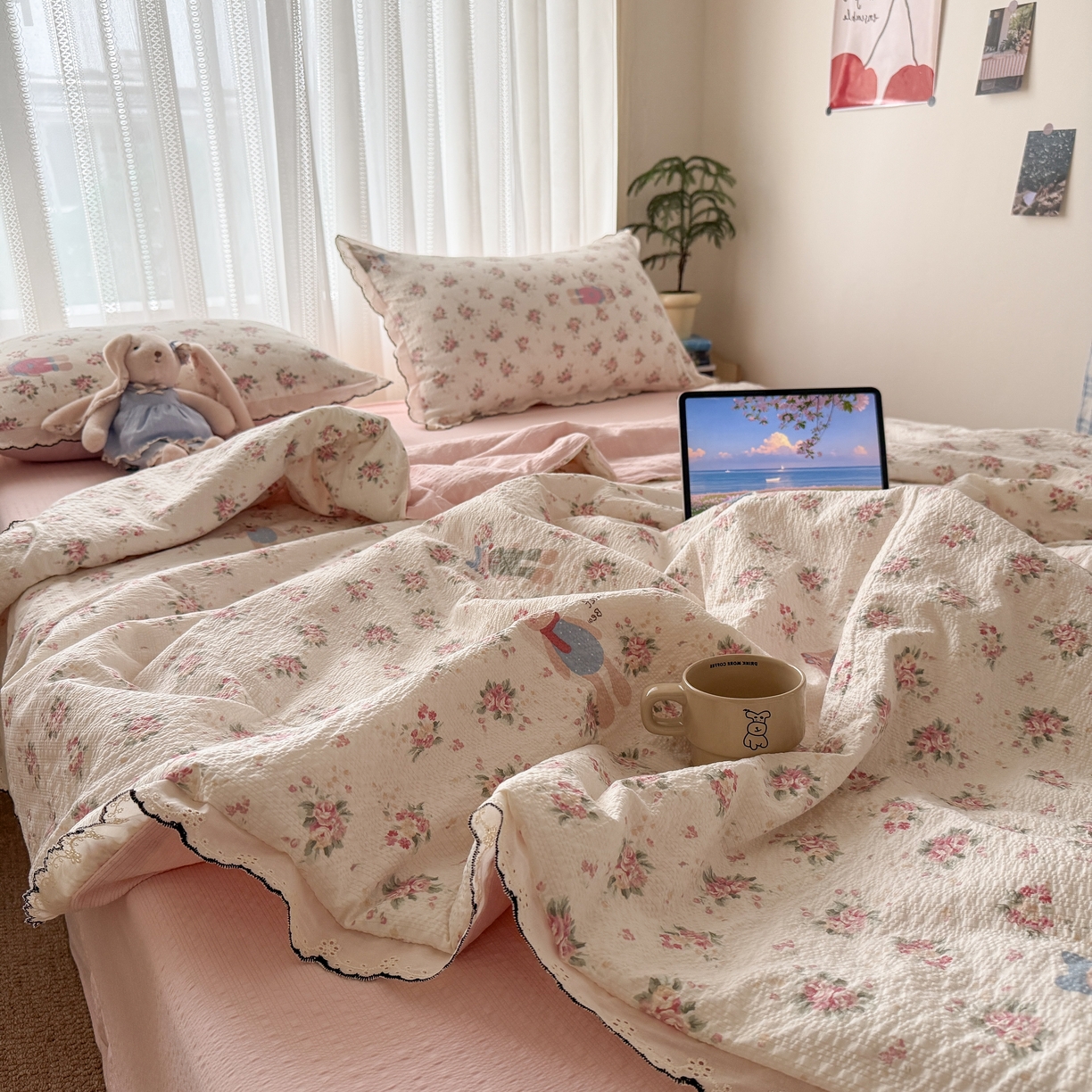 91家纺网 家纺一手货源 找家纺 欧尚 2026新款蕾丝花边夏被款四件套 花丛萌兔