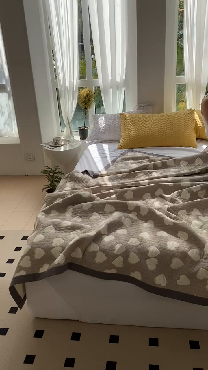 91家纺网 家纺一手货源 找家纺 云天家纺 2026新款A类全棉三层纱多功能毛巾被（盖毯床单夏被） 甜蜜爱心-咖