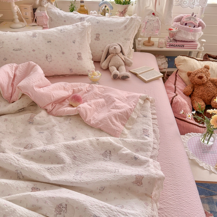 91家纺网 家纺一手货源 找家纺 几禾 2026新款泡芙纱全棉蕾丝花边夏被-花笺系列（甜系花边撞入梦境，软乎乎的质感，治愈所有疲惫） 花笺-悦悦小兔